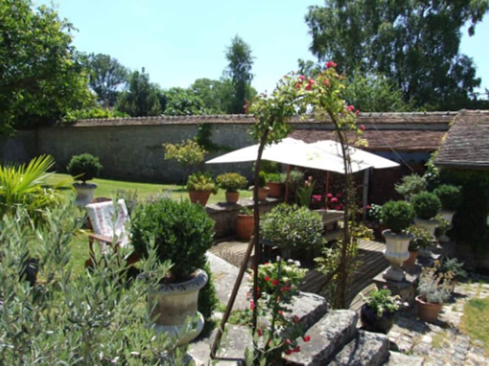 Les Glycines view 5