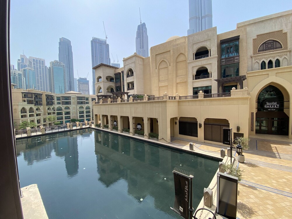 Lux BnB I Souk Al Bahar I Burj Khalifa Views