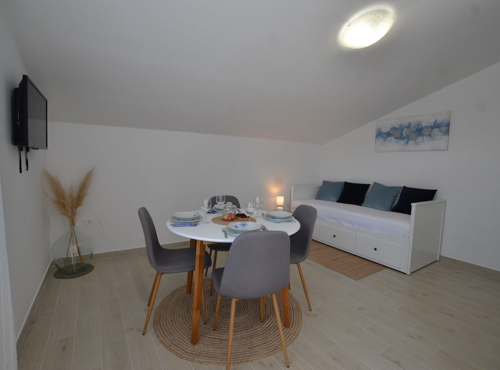 Lush and Sweet Escape Apartments