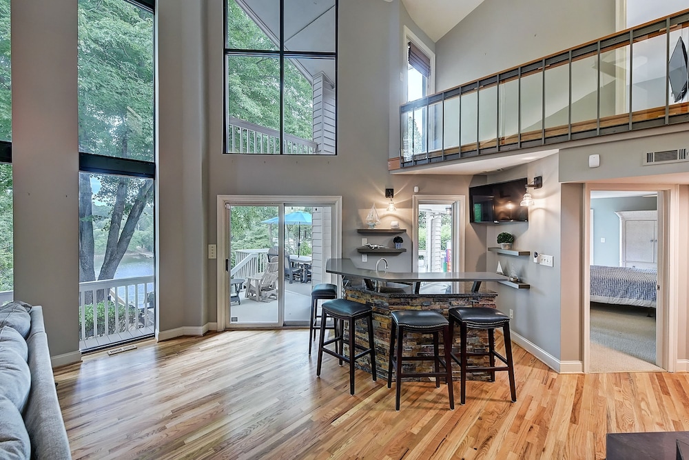 Butler Bliss by Avantstay Private Dock Views
