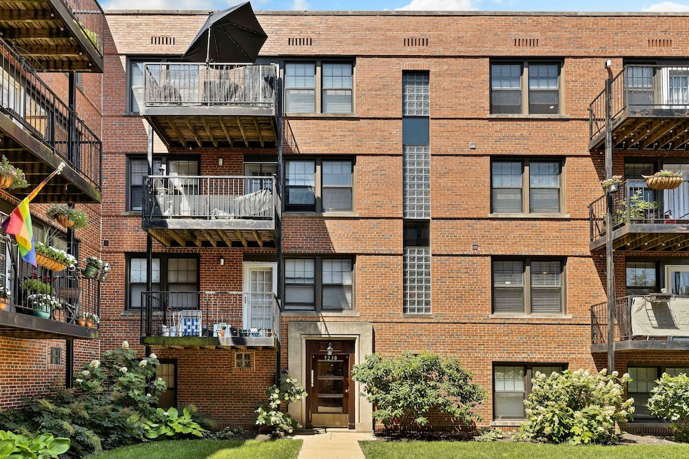 Modern Comfort 2 Bd Condo in Iconic Lincoln Square by AllSet Turnover view 2