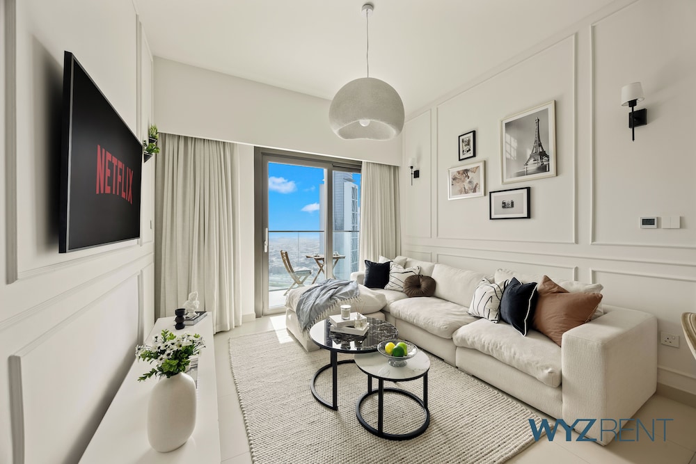 Alluring Parisian 1Br in Burj Crown