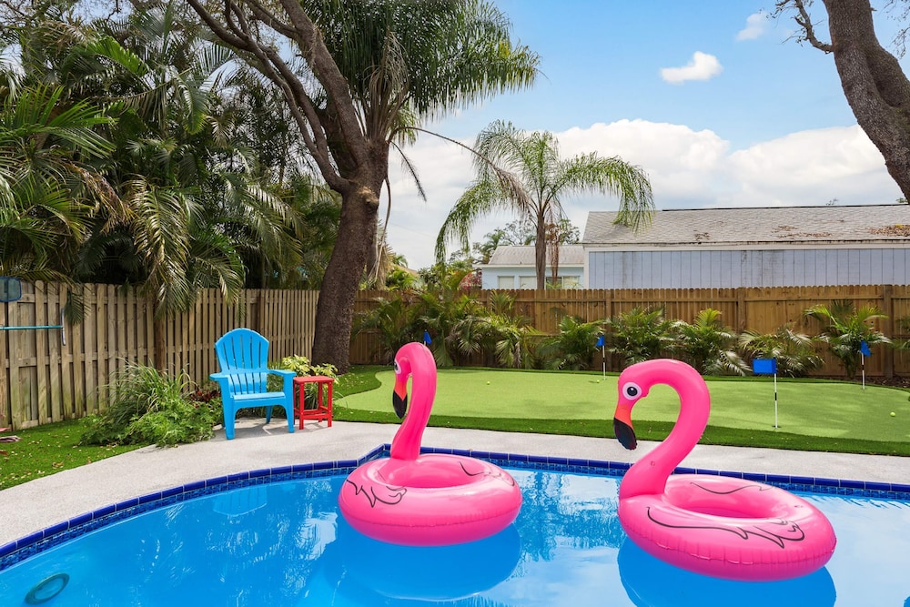 Tropical Oasis With Heated Pool