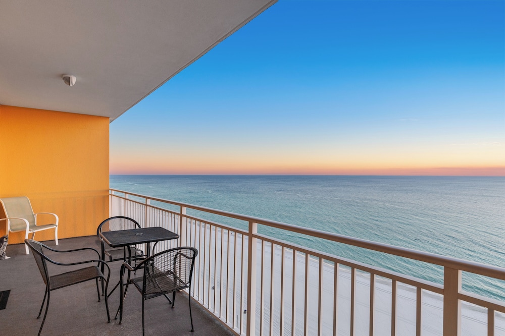 Beachfront Bliss Awaits: 2-bed, 2-bath Condo at Sterling Reef - Sleeps 6!