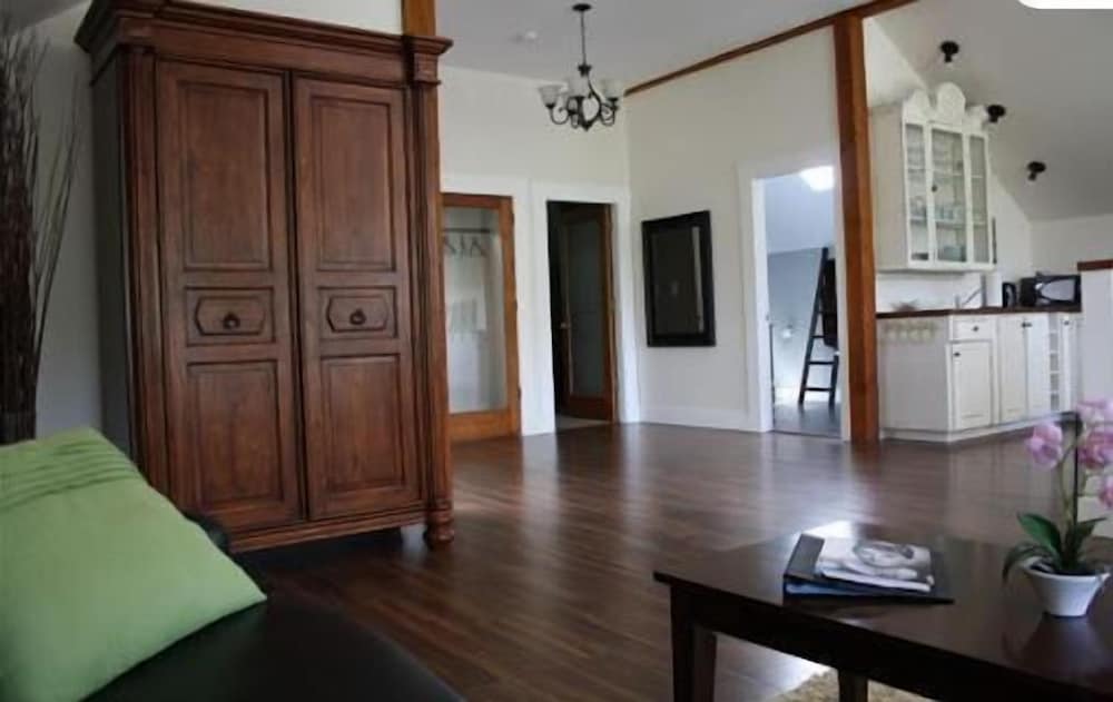 Maple Grove Guest House