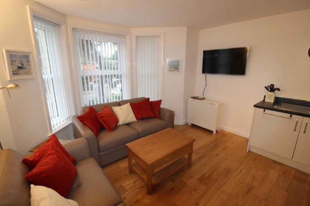Flat 8 Palm Court