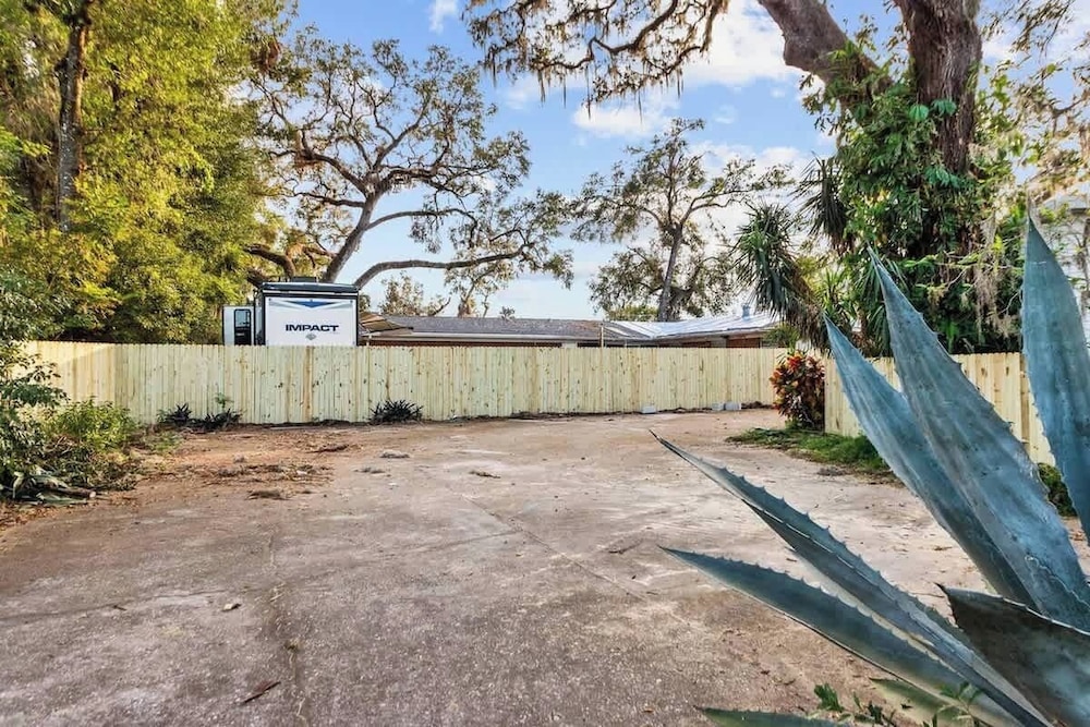 4 Bedroom Historic House, Pool, Downtown Dade City
