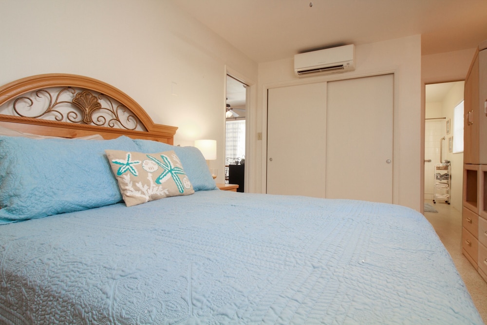 Bay Watch #1 - Weekly Beach Rental 1 Bedroom Condo by Redawning - Image 2