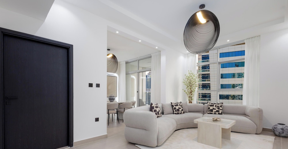 LUX The Sky Dubai Eye View Suite