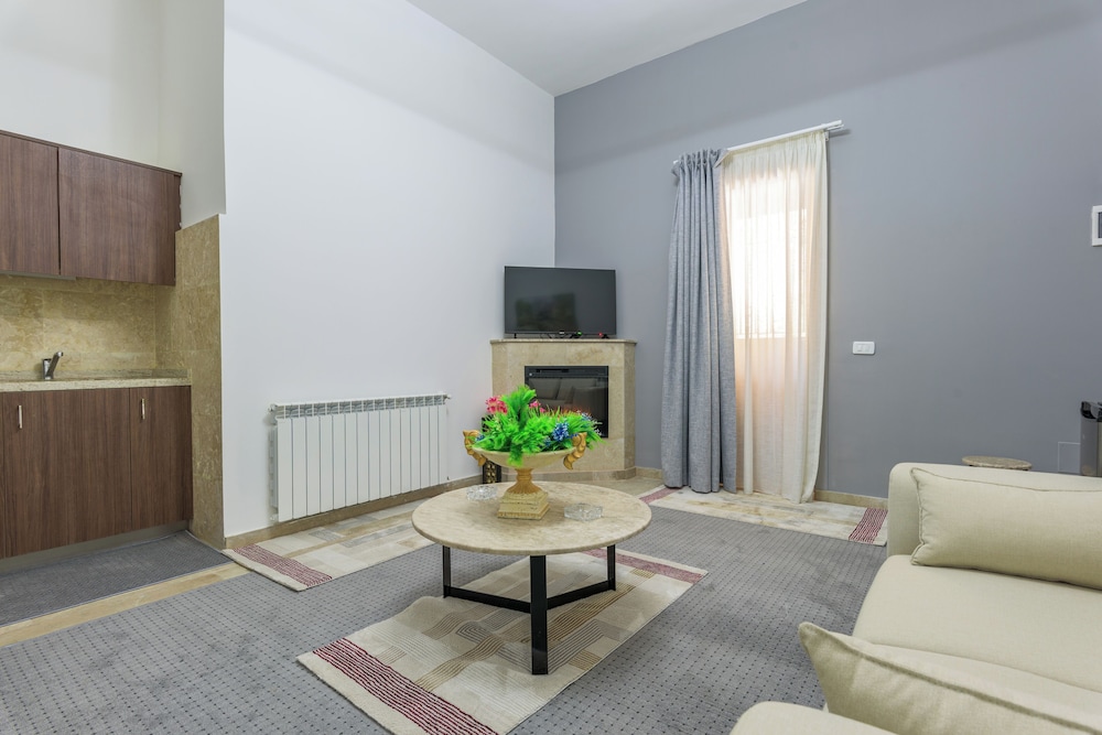 Pearl of Faqra Studios & Apartments