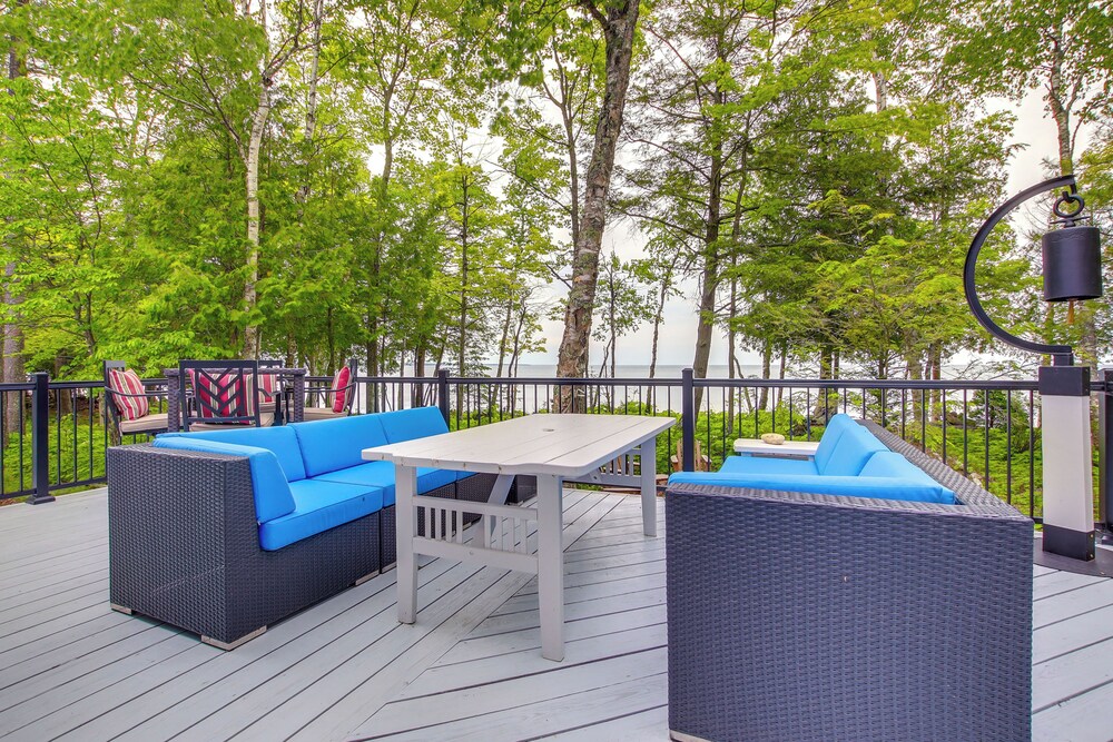 Modern Waterfront Home - 1 Mi to Cave Point Park! view 5