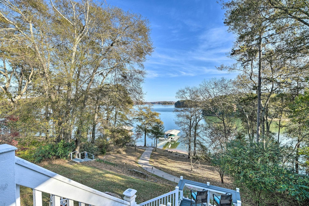 Lake Hartwell Home w/ Private Dock  Hot Tub! - Property Image 7