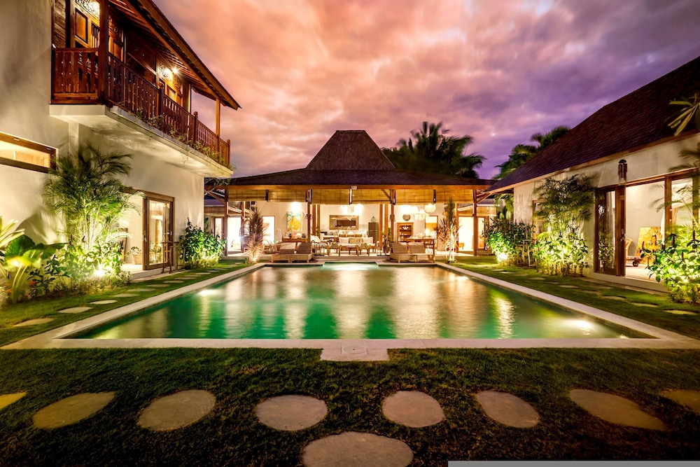 Villa Nabi by Alfred in Bali - New Family 5BR Villa Next to Seminyak Beach