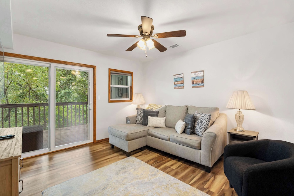 The Greenview Haven: Cozy For 6!