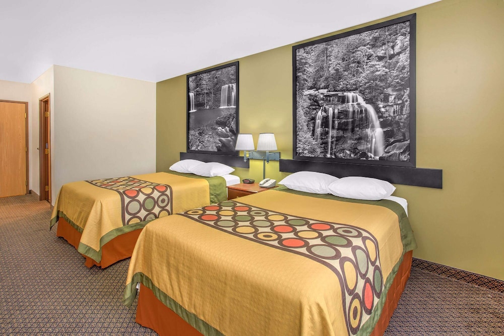 Super 8 by Wyndham Galva - Property Image 10