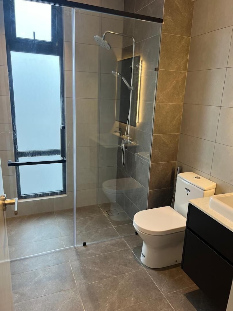 Crystal Suites At Axon Residence