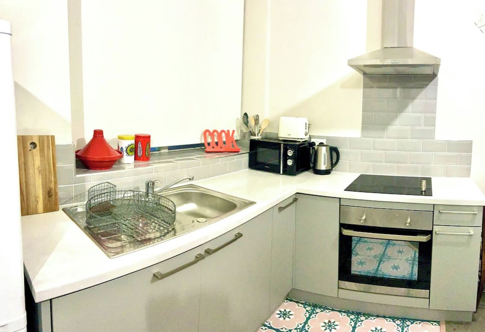 Modern Central Edwardian Apartment 4pp Private Ent