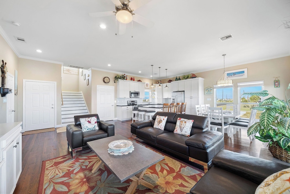 Beach Heaven by Ryson Vacation Rentals