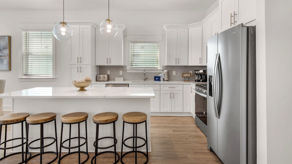 Sleep up to 28 - 2 Homes Side by Side - Close to Beach & Community Pool!