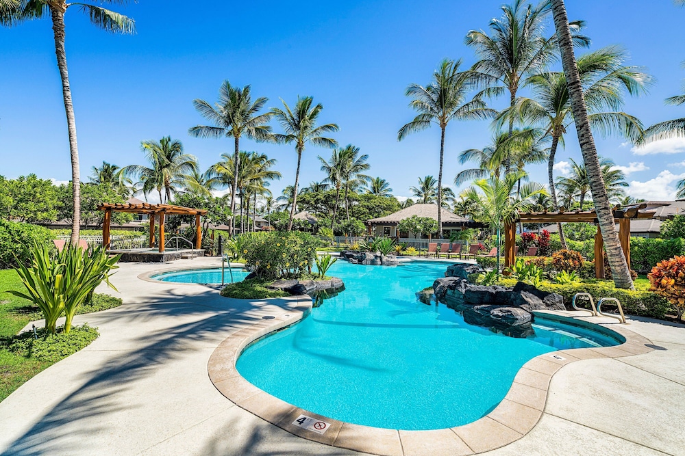Ocean & Mountain Views - 2BR With Loft, 4 Beds - Relax in Luxury - Vrkcv