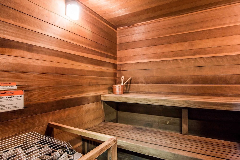 Albany Vacations - Comfort Suites Linn County - Property Image 3