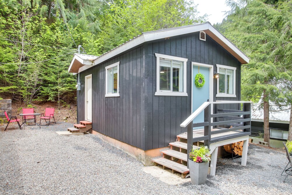 Hike & Fish: Mountain Getaway in Avery!