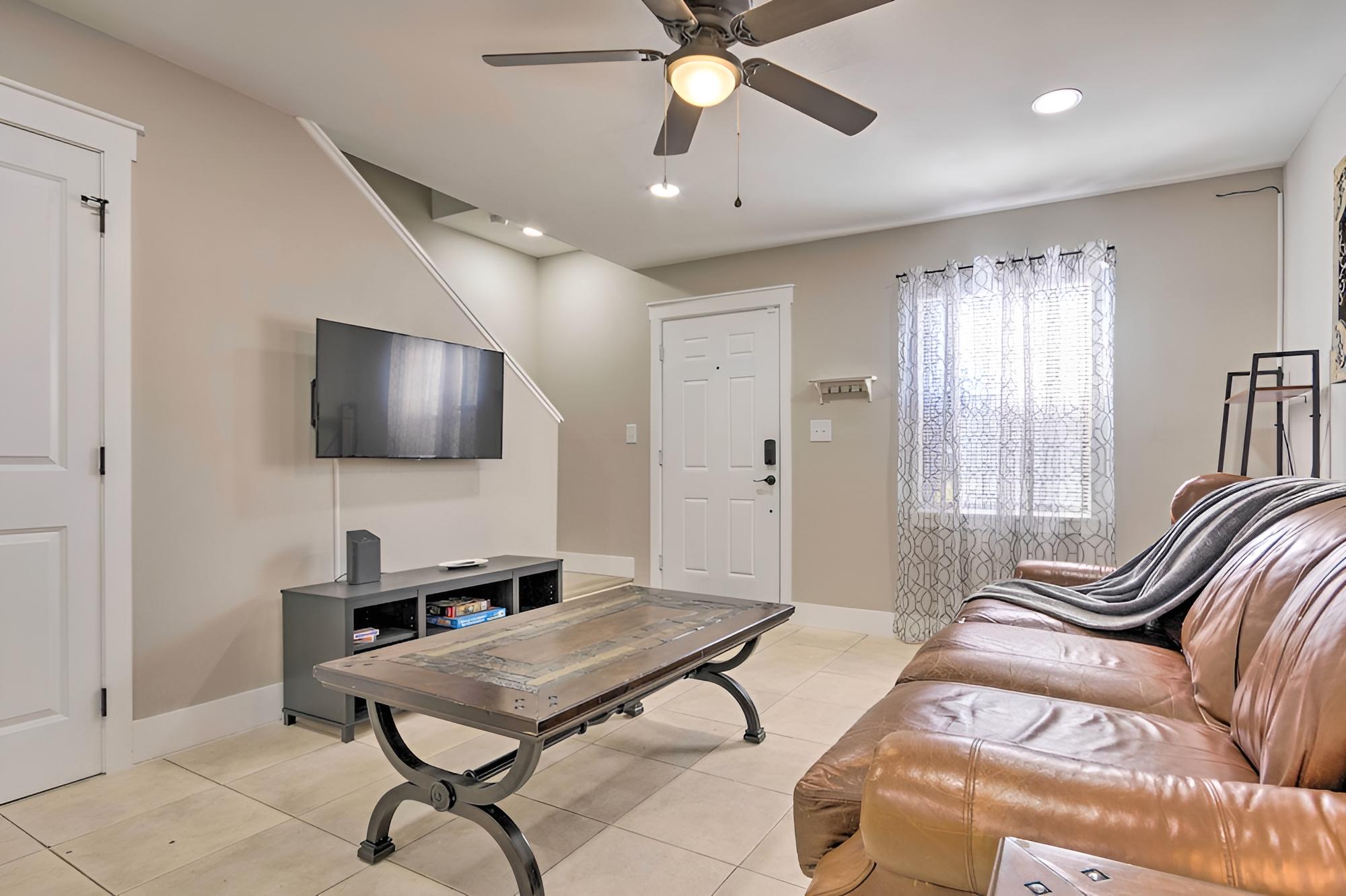 Fort Walton Beach Townhome < 3 Mi to the Beach! view 2
