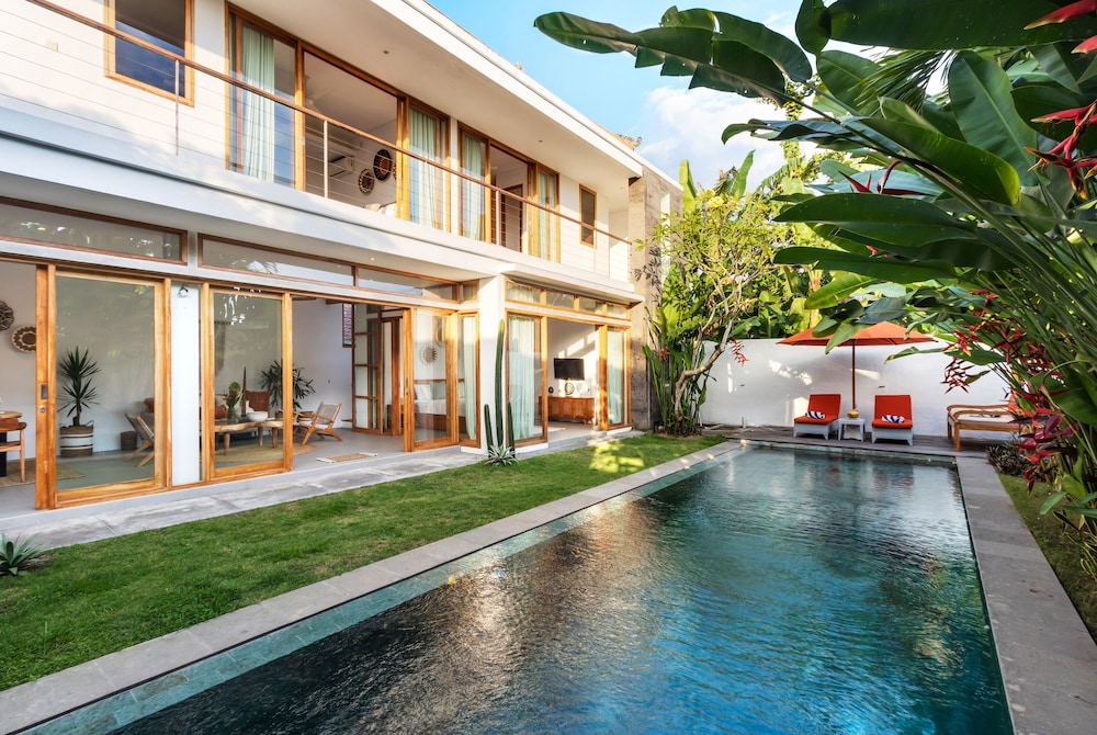 Beautiful Boho-chic 4br Tropical Villa in Pererenan Canggu
