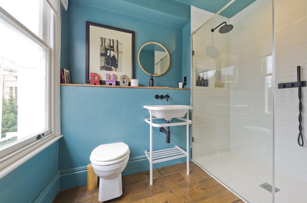 Gorgeous Stylish Interior Designed 5 Bed Home in Holland Park - Superb Location