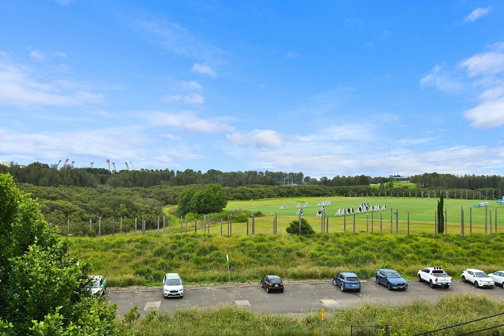 Bright 2-bed Apartment Near Wentworth Point Sights