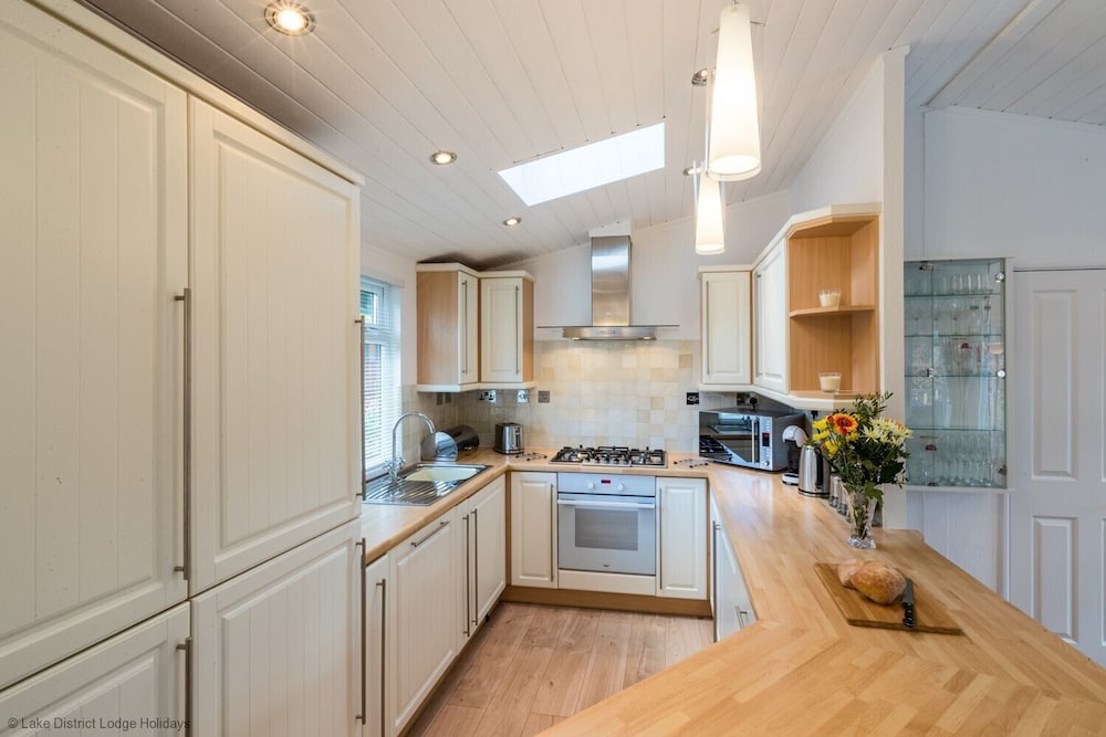Broad Larch Lodge