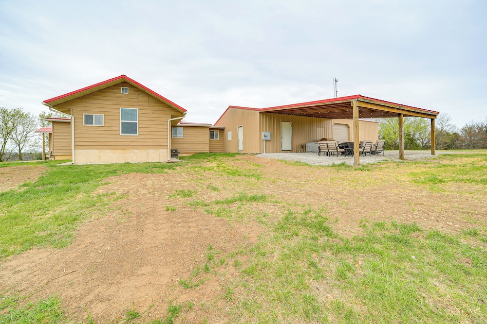 1 Mi to Table Rock Lake: Home w/ Furnished Patio!