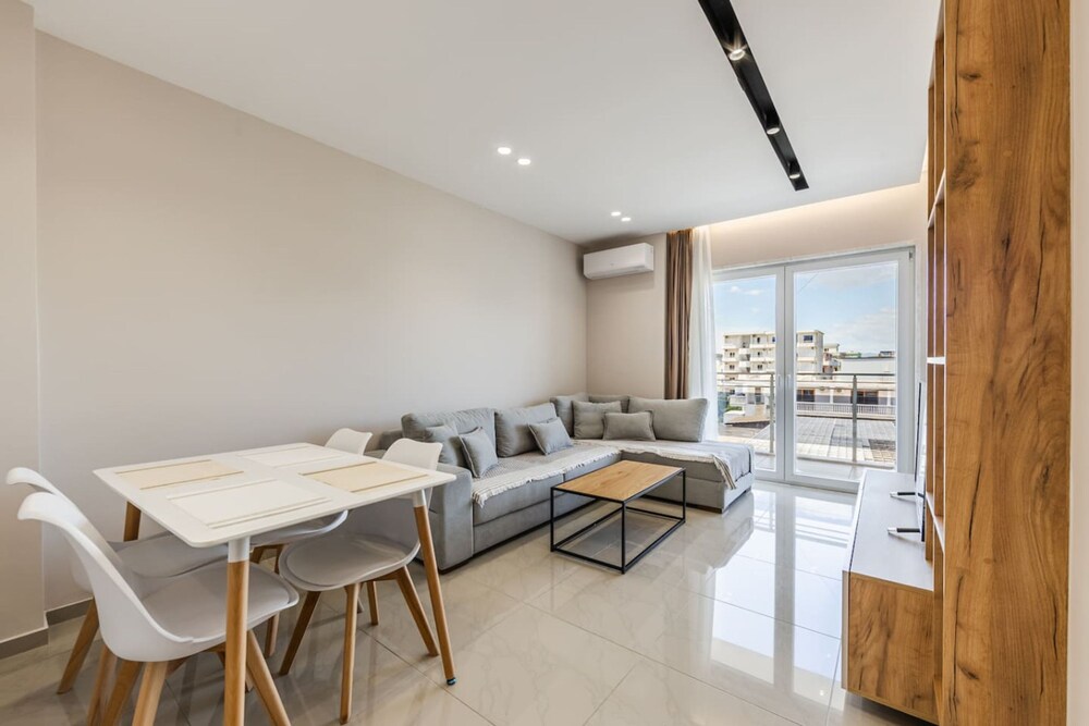 Olivia s Apartment 24