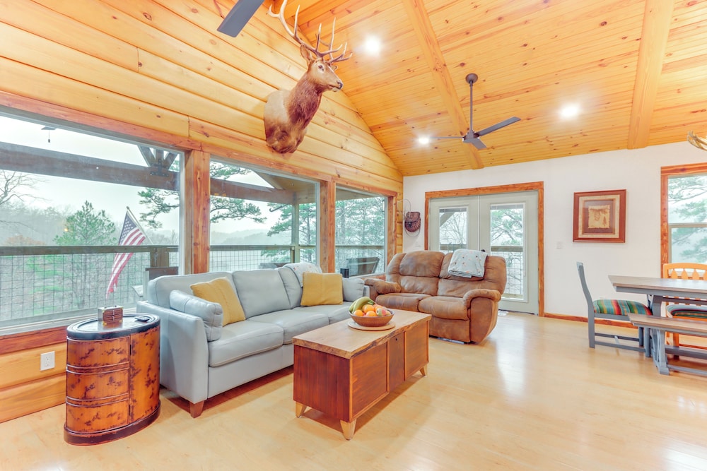 Cabin on Beaver Lake w/ Views & Furnished Deck!