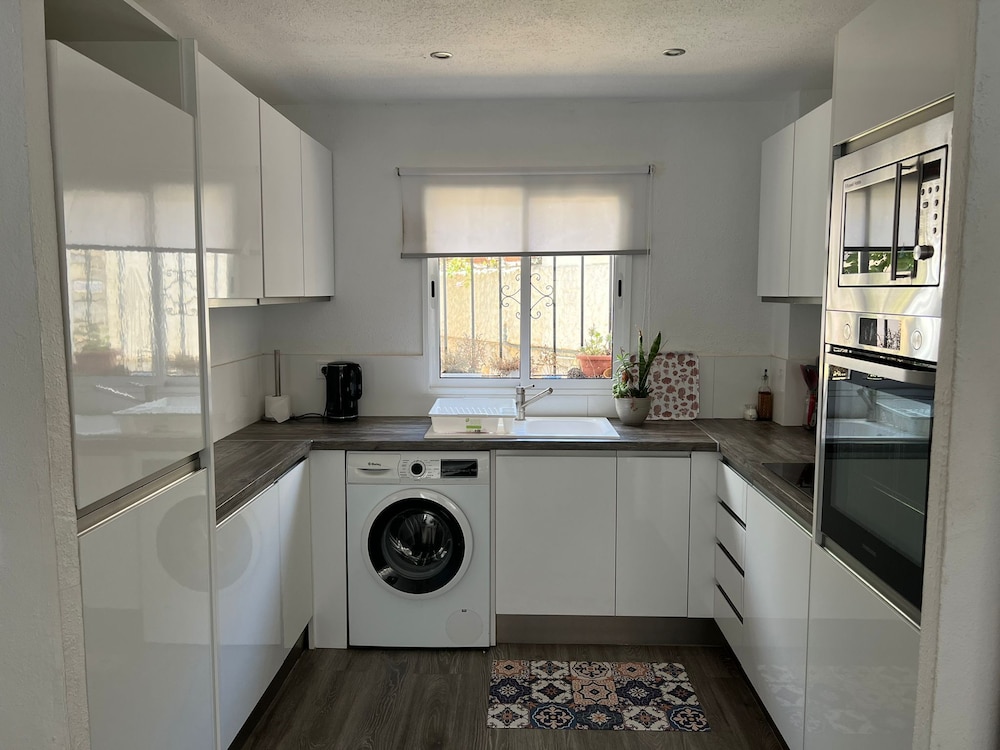 Lovely 4-bed Cottage in Las Chapas Marbella