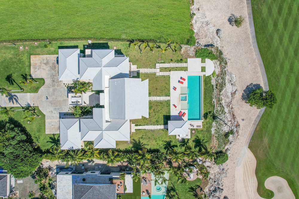 Stunning 6BR Villa With Ocean View in Cap Cana
