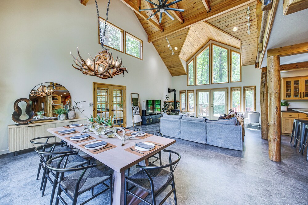 Luxury Cabin on Naches River, Near Mount Rainier!