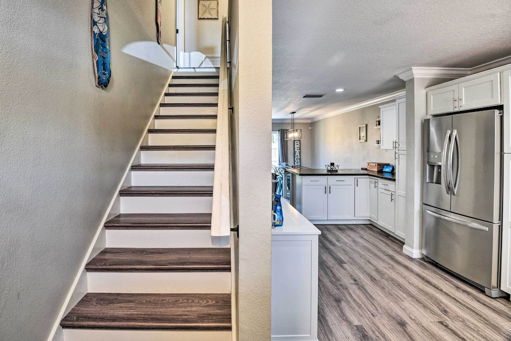 New Smyrna Beach Townhome, Walk to Bay Access! view 3