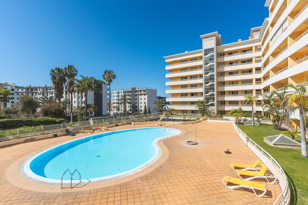 Sunny Stay by Atlantic Holiday