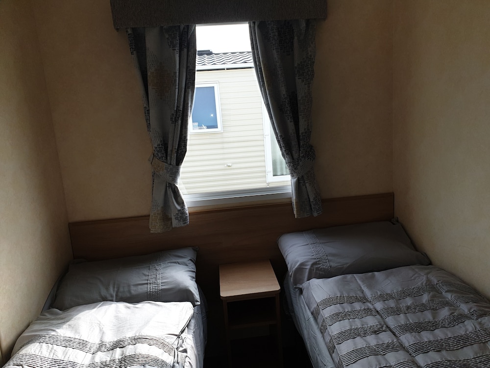 3-bed Caravan in Walton on the Naze view 3