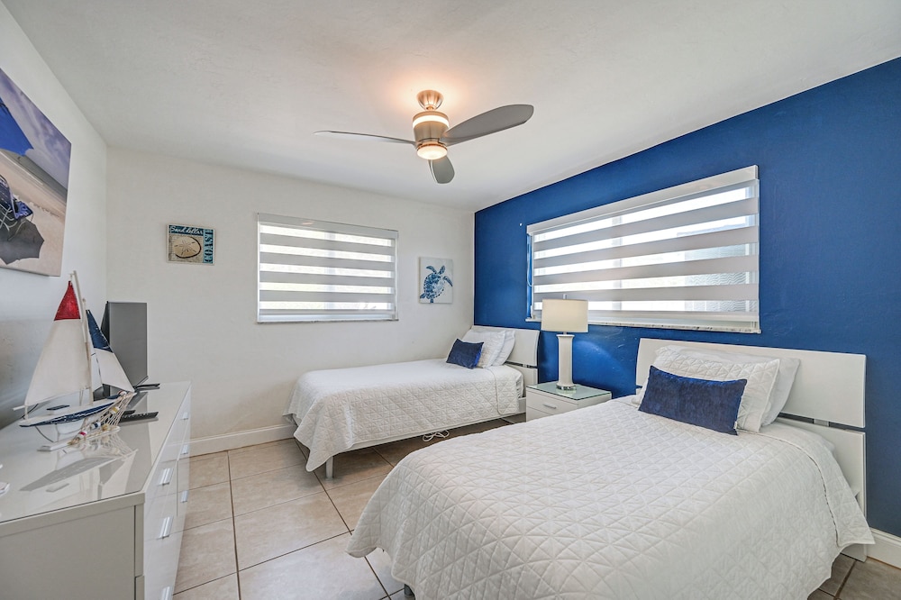 Outdoor Oasis: Marco Island Home Near Beaches