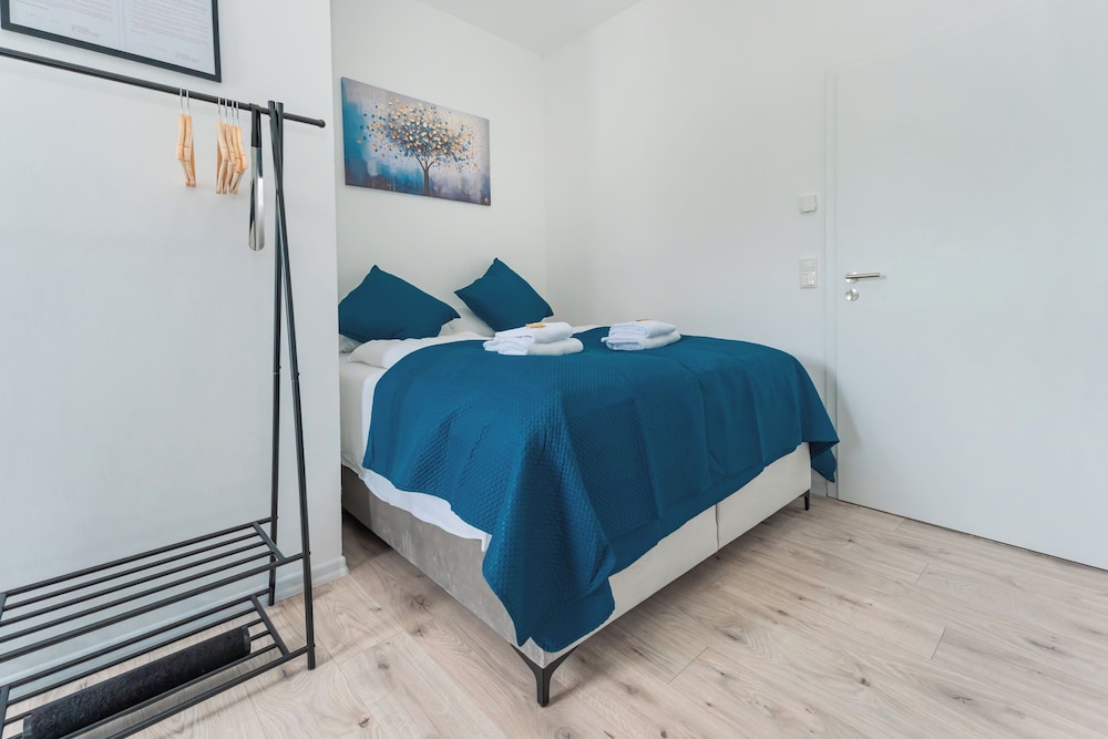 Lit Living-Luxury-Box Spring - Parking