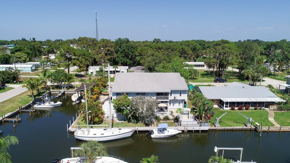 Lemon Bay Waterfront Condo W Patio, 5 Miles To Gulf Beaches 2 Bedroom Condo