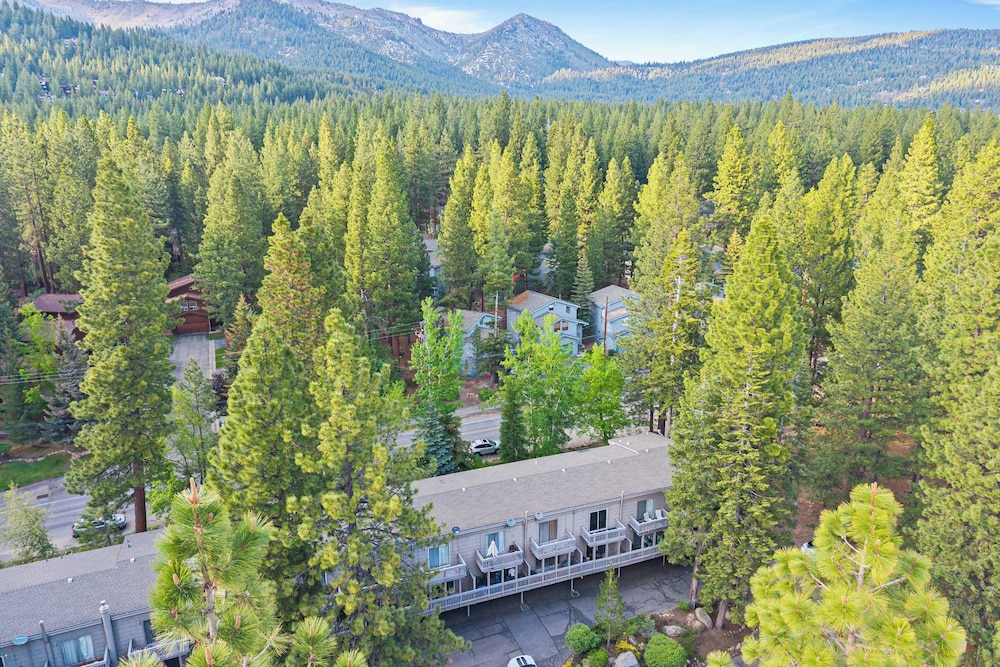 Cozy Forest Hideaway in Incline Village Private Balcony Sierra Solace by Avantstay