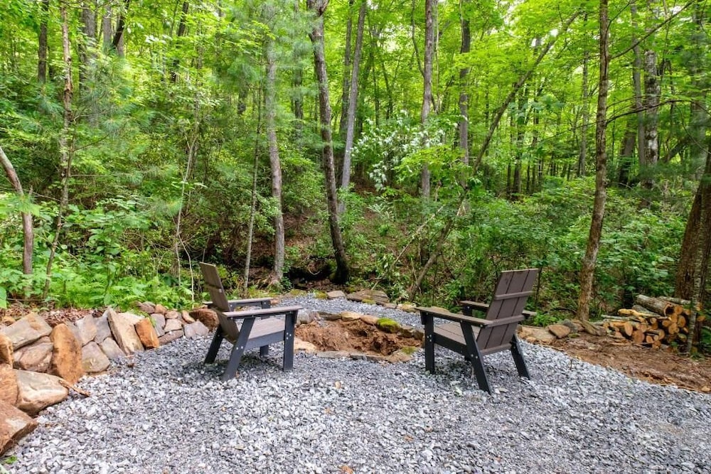 Creekside Yurt - The Dreamer