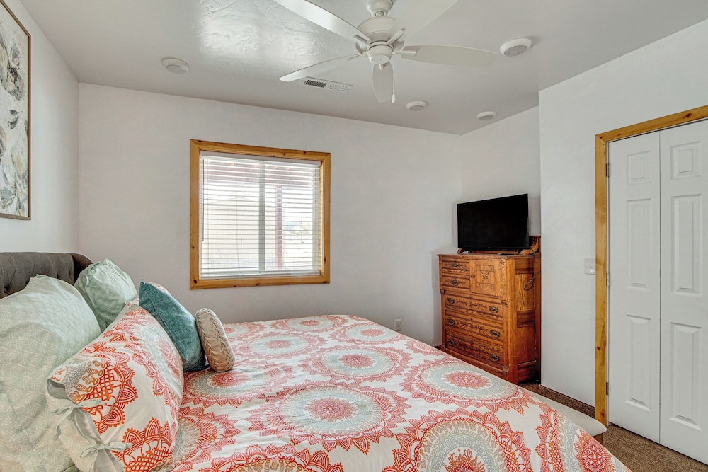 Family Home w/ Mountain Views in Circleville!