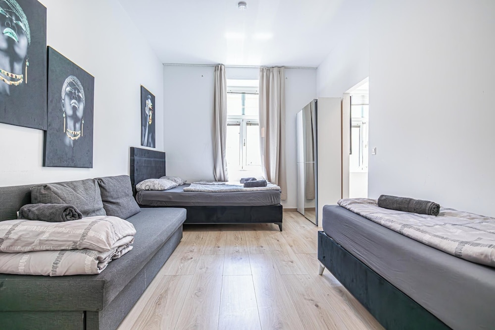 Cozy Budget 2BR Apartment Vienna