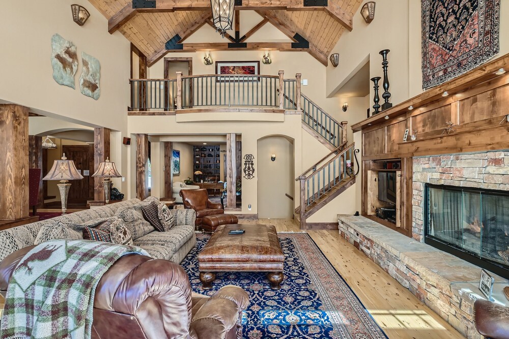 Marksberry Lodge 4 Bedroom Home by RedAwning