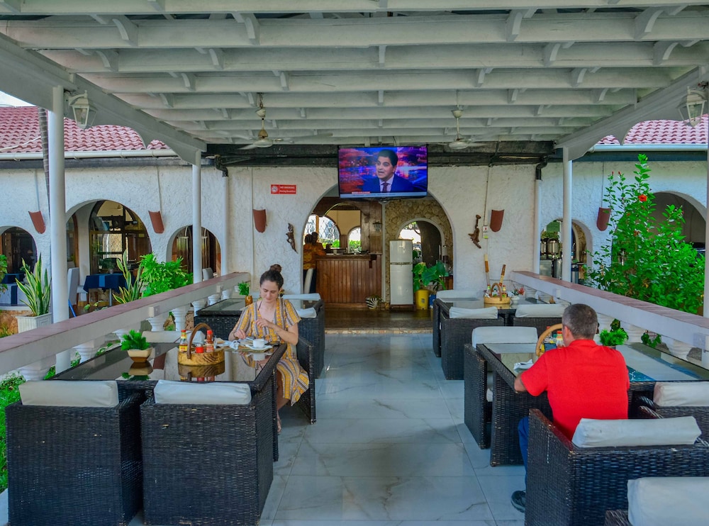Best Western Jangwani Sea Breeze Hotel
