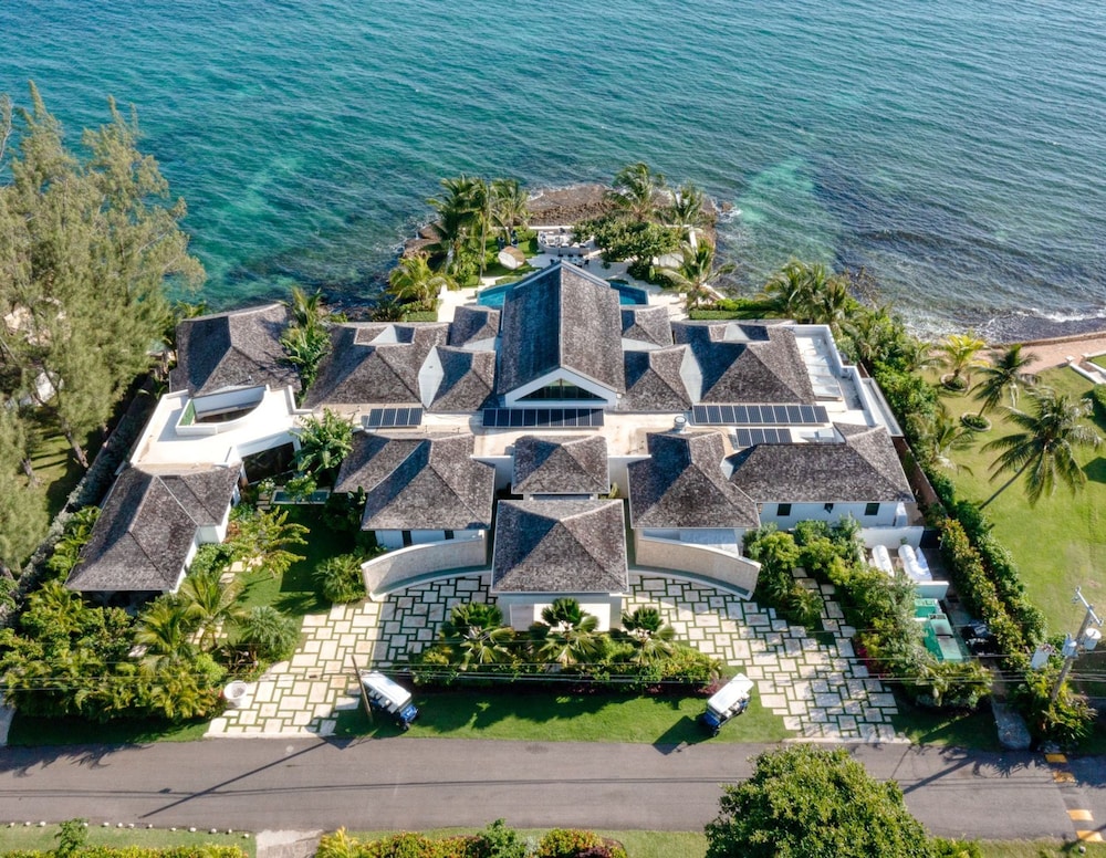 Oceans 8 Villa 6BR
